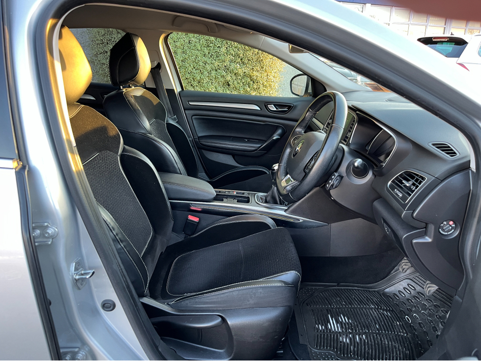 2017 Renault Megane ESTATE SPORT TOURER DYNAMIQUE 1.5 DIESEL //HALF LEATHER SEATS//SAT NAV// €10,950