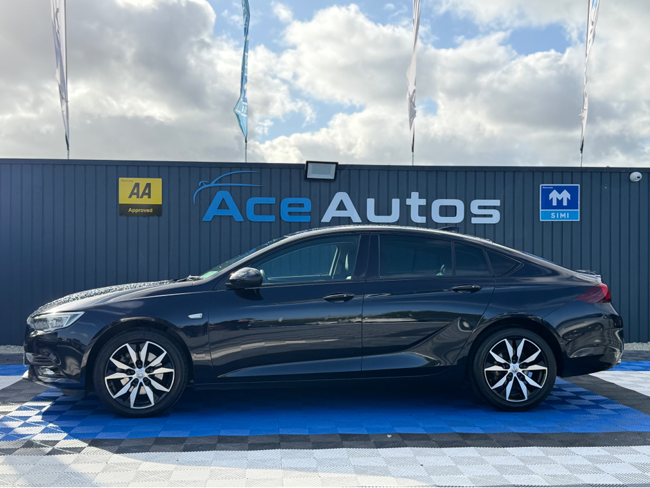 2018 Opel Insignia - image 4