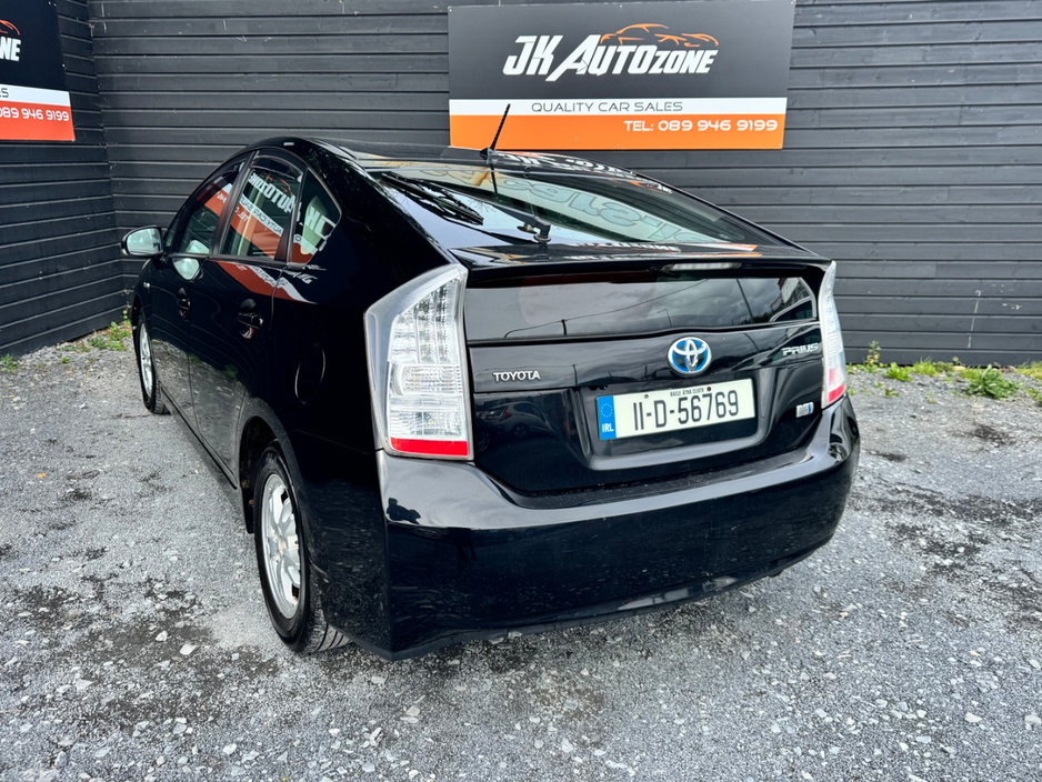 2011 Toyota Prius - image 6