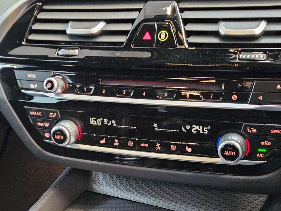 2019 BMW 5 Series - image 13