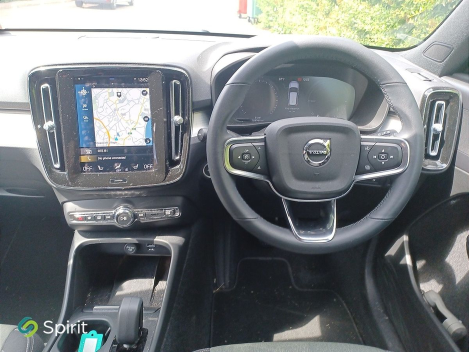 2022 Volvo XC40 - image 4