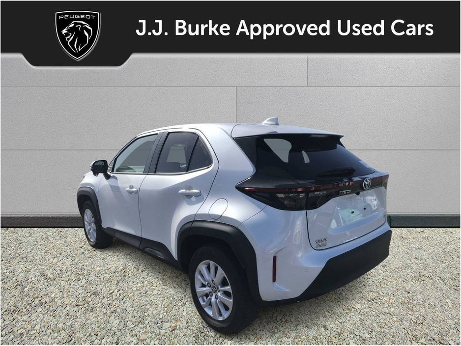 2024 Toyota Yaris - image 4