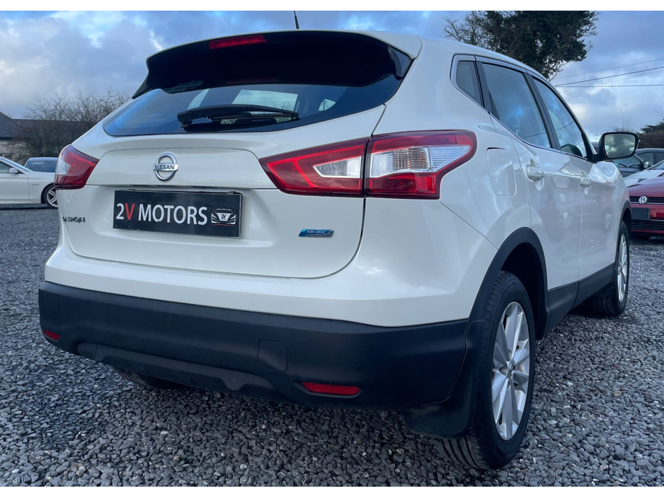 2015 Nissan Qashqai 1.5 DSL SV 4DR LOW KM €8,450