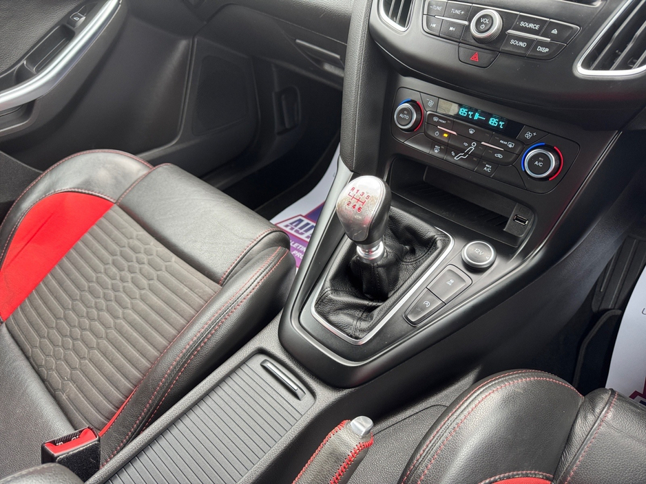 2018 Ford Focus - image 17