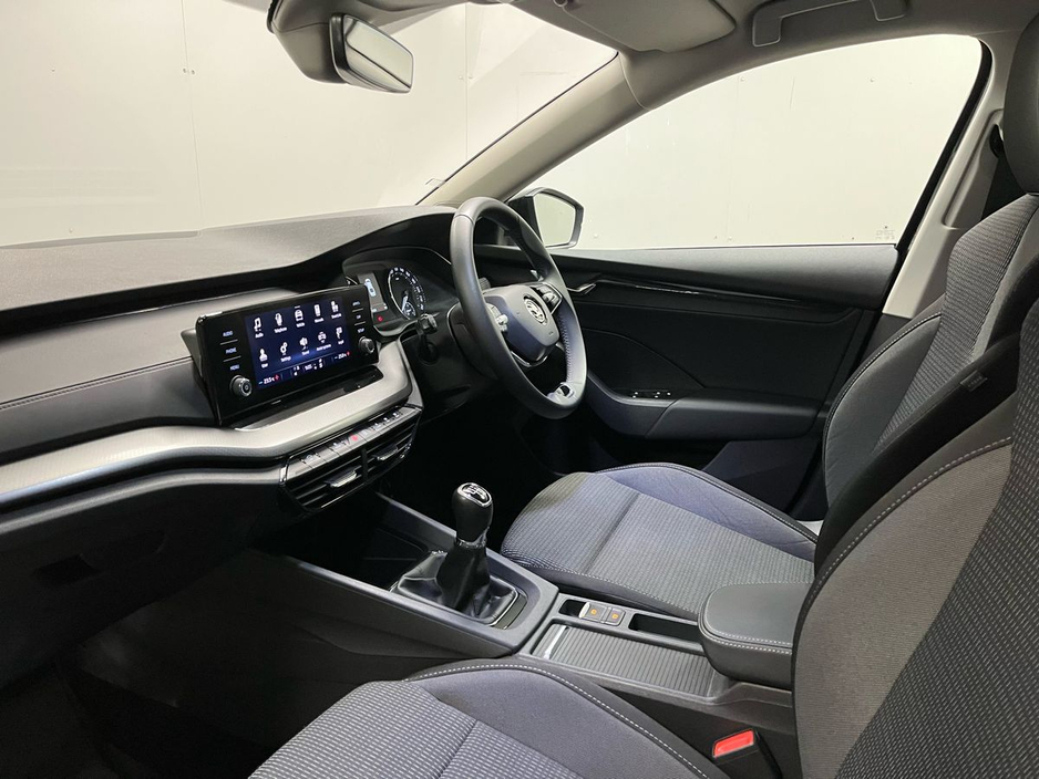 2023 Skoda Octavia - image 4