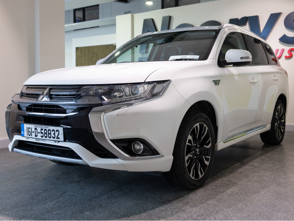 2016 Mitsubishi Outlander - image 3