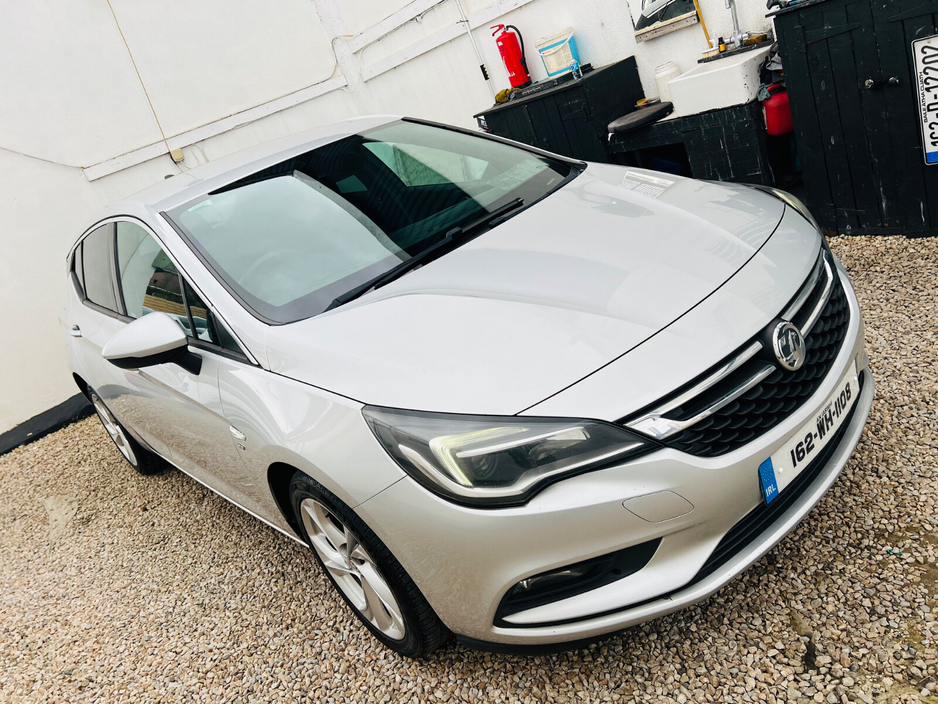 2016 Opel Astra - image 9