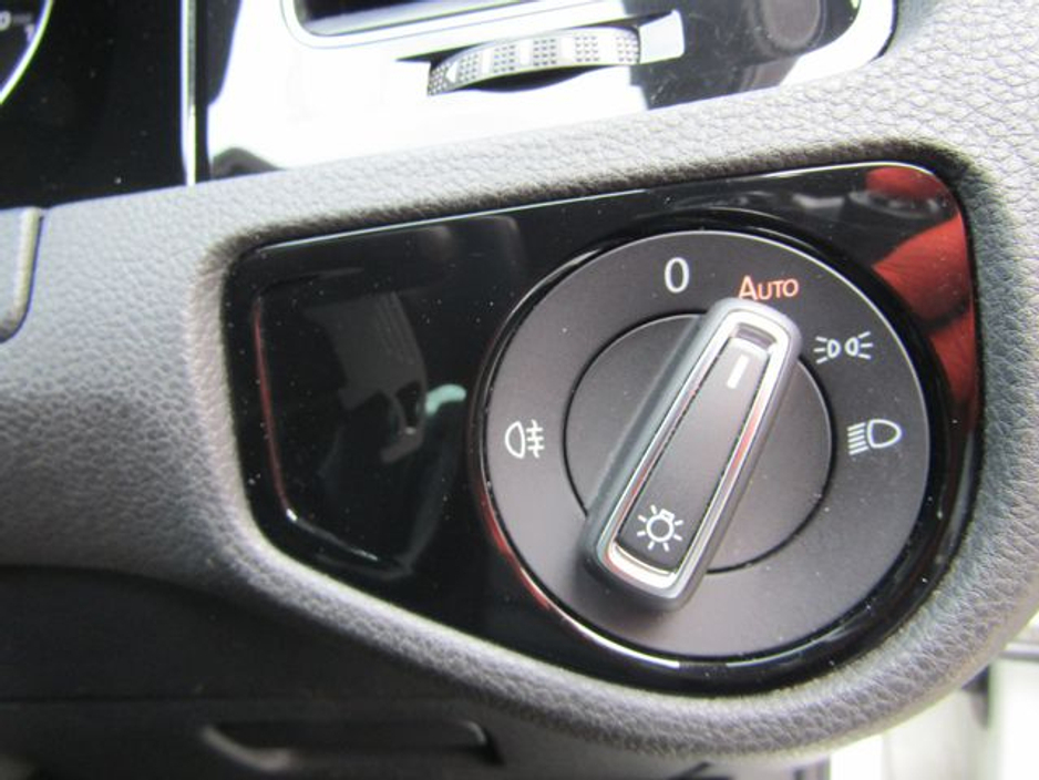 2015 Volkswagen Golf GOLF R ESTATE AWD 5DR Auto €21,950