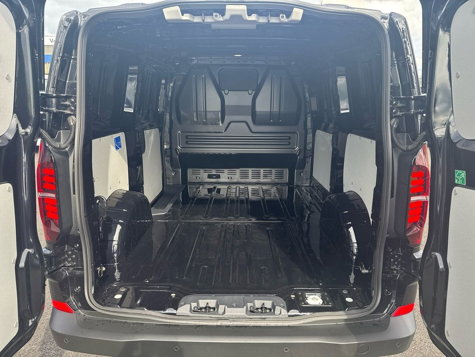 2025 Volkswagen Transporter  €33,495