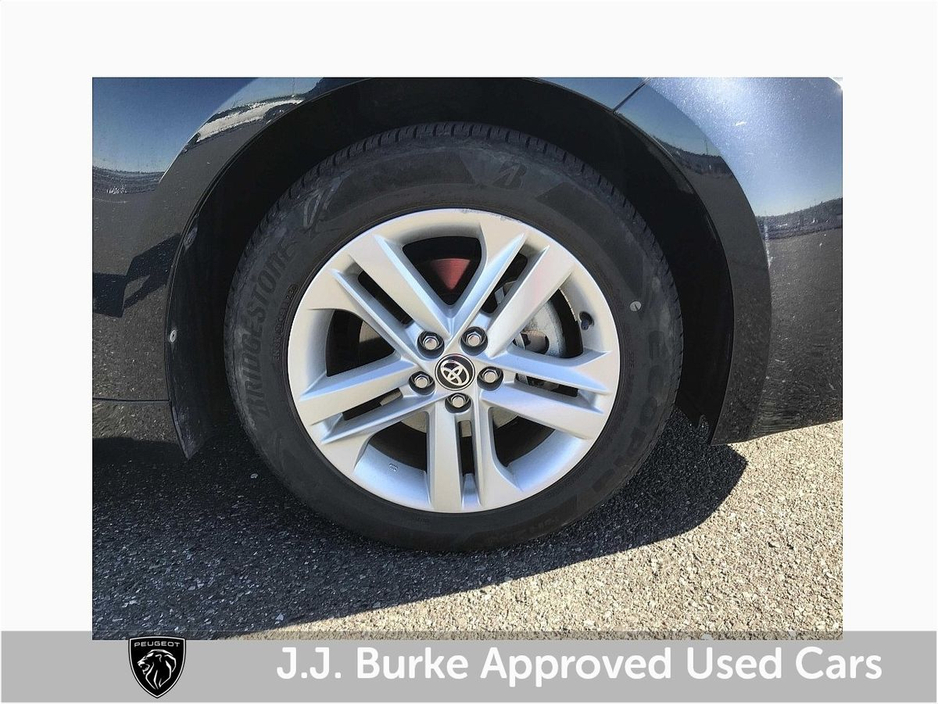 2019 Toyota Corolla - image 6