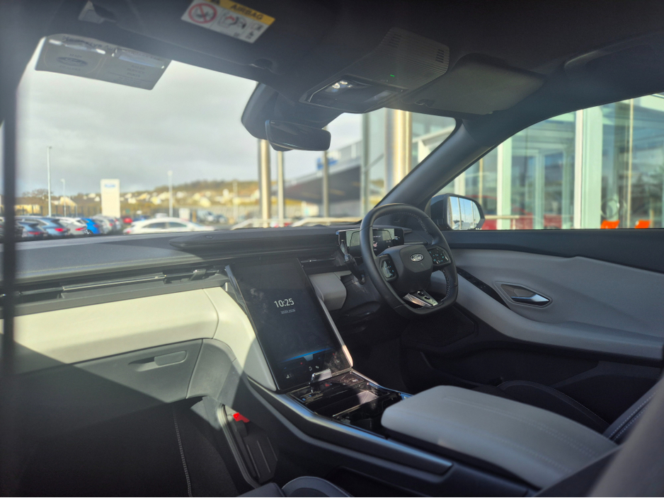 2025 Ford Capri - image 6