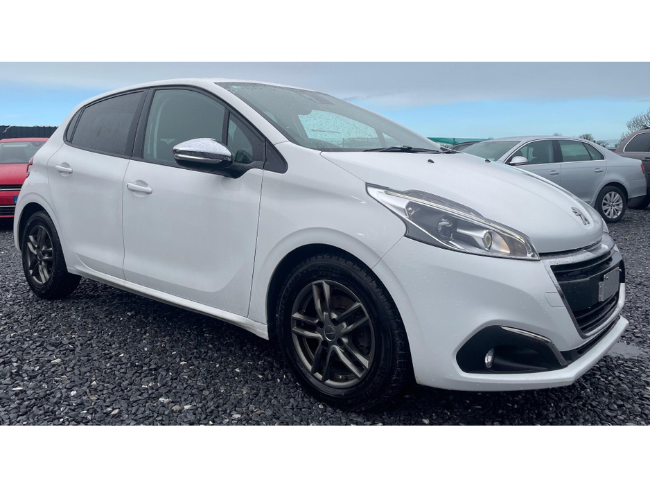 2016 Peugeot 208 1.2 Petrol Automatic LOW KM €9,900