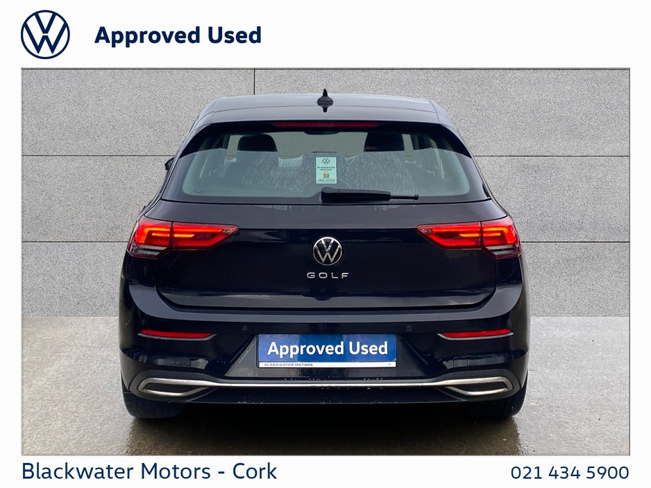 2022 Volkswagen Golf - image 13