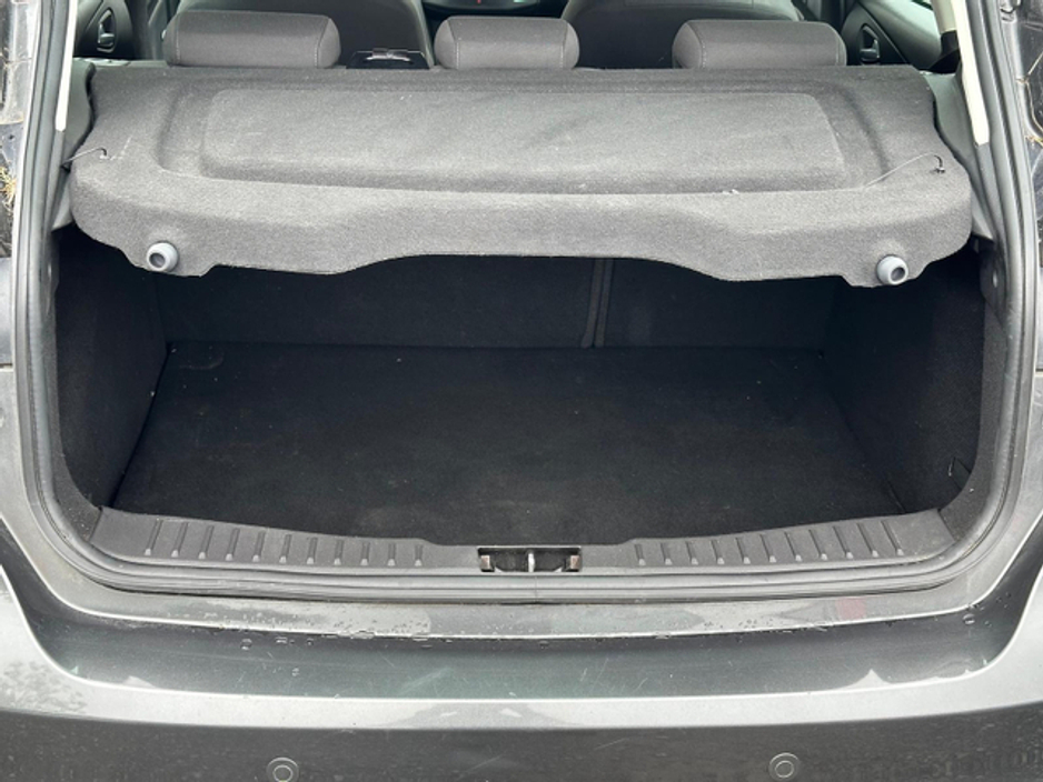 2018 Ford Focus - image 8