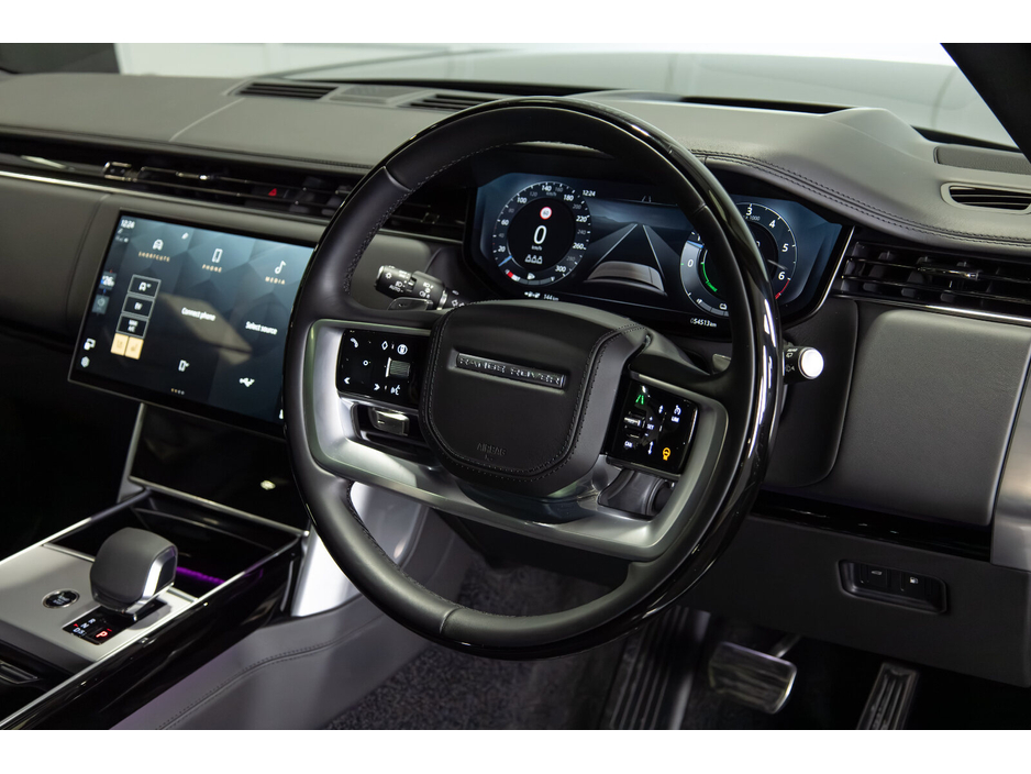 2024 Land Rover Range Rover - image 9