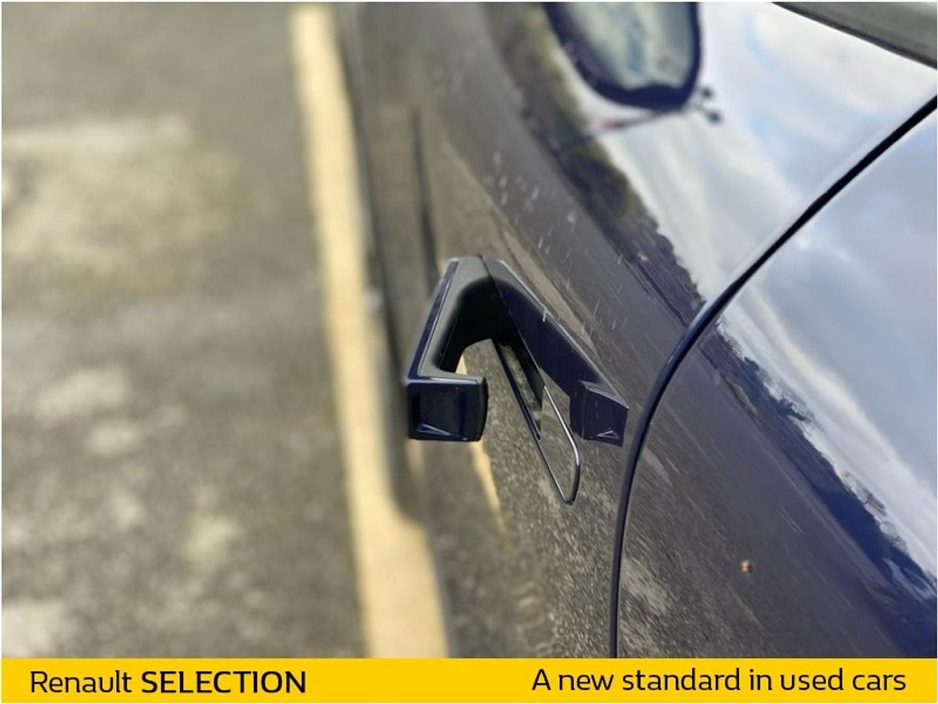 2023 Renault Megane - image 15