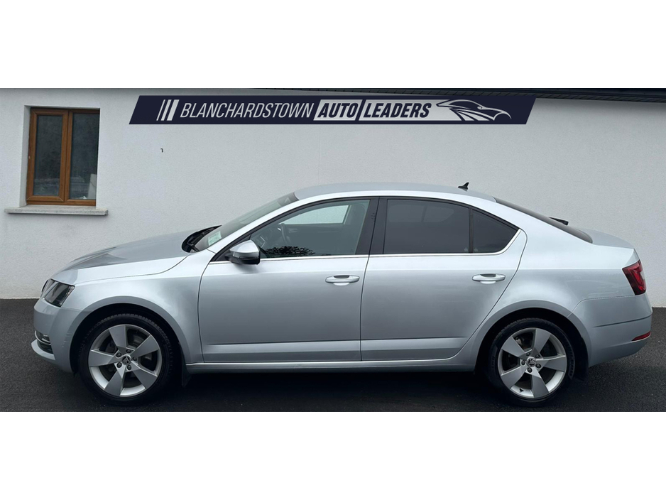 2017 Skoda Octavia - image 2