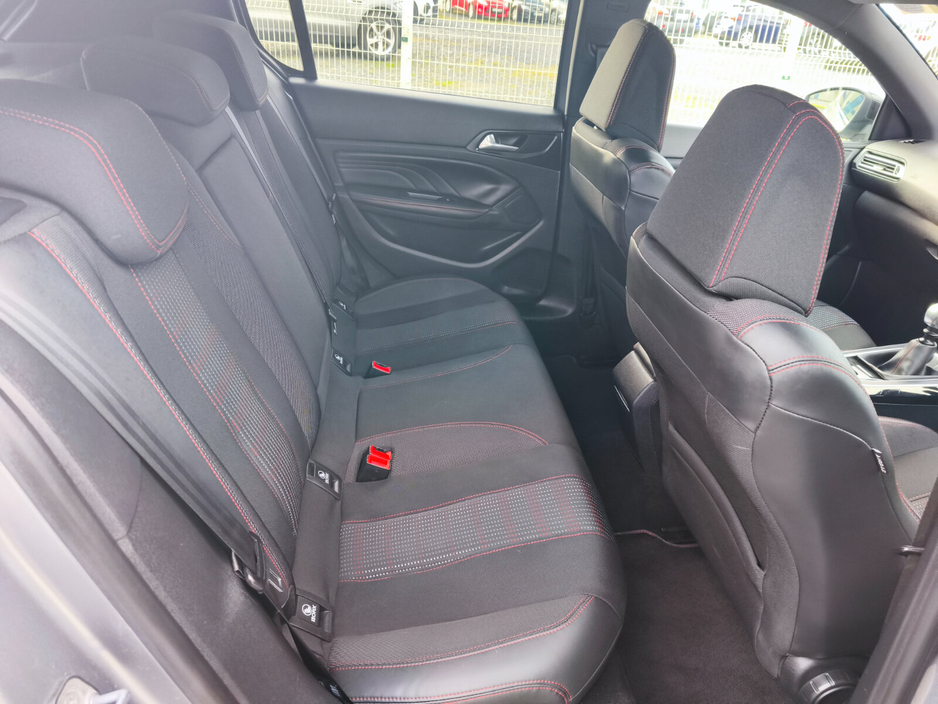 2017 Peugeot 308 - image 16