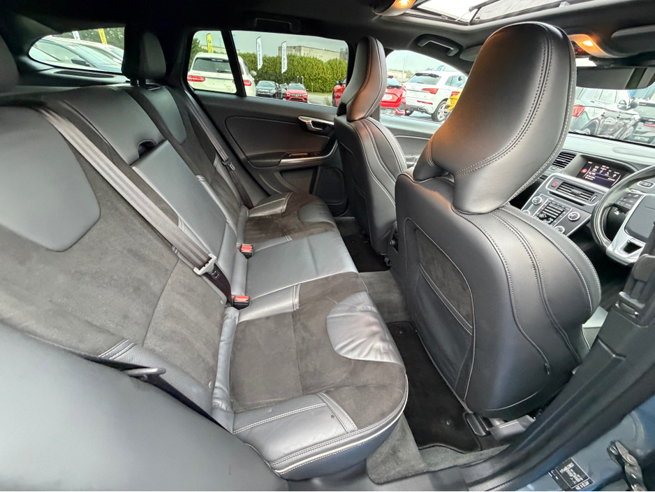 2017 Volvo V60 - image 29