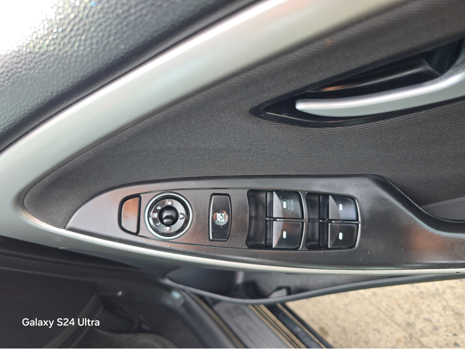 2016 Hyundai i30 - image 13