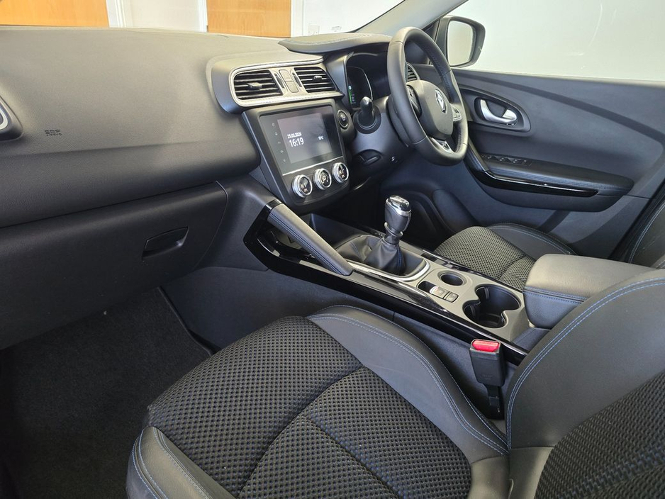 2020 Renault Kadjar - image 8