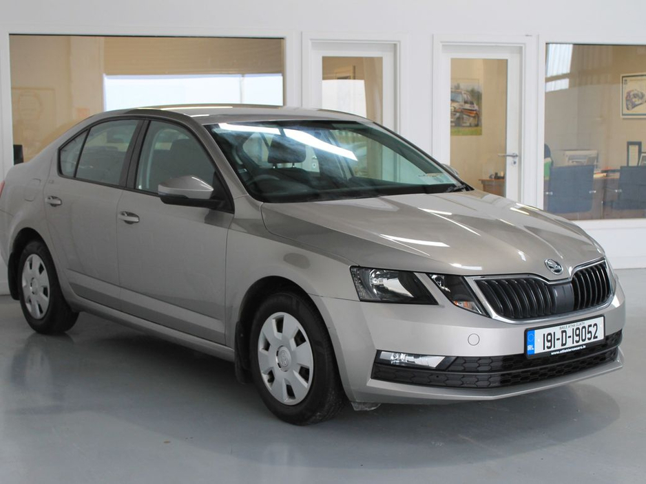 2019 Skoda Octavia - image 3