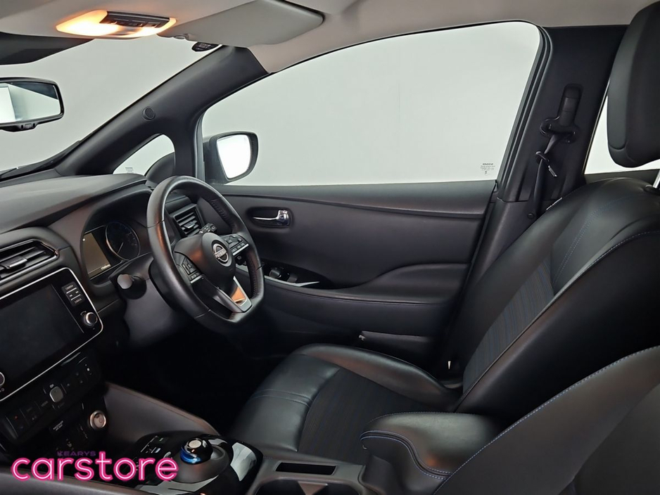 2023 Nissan Leaf - image 12