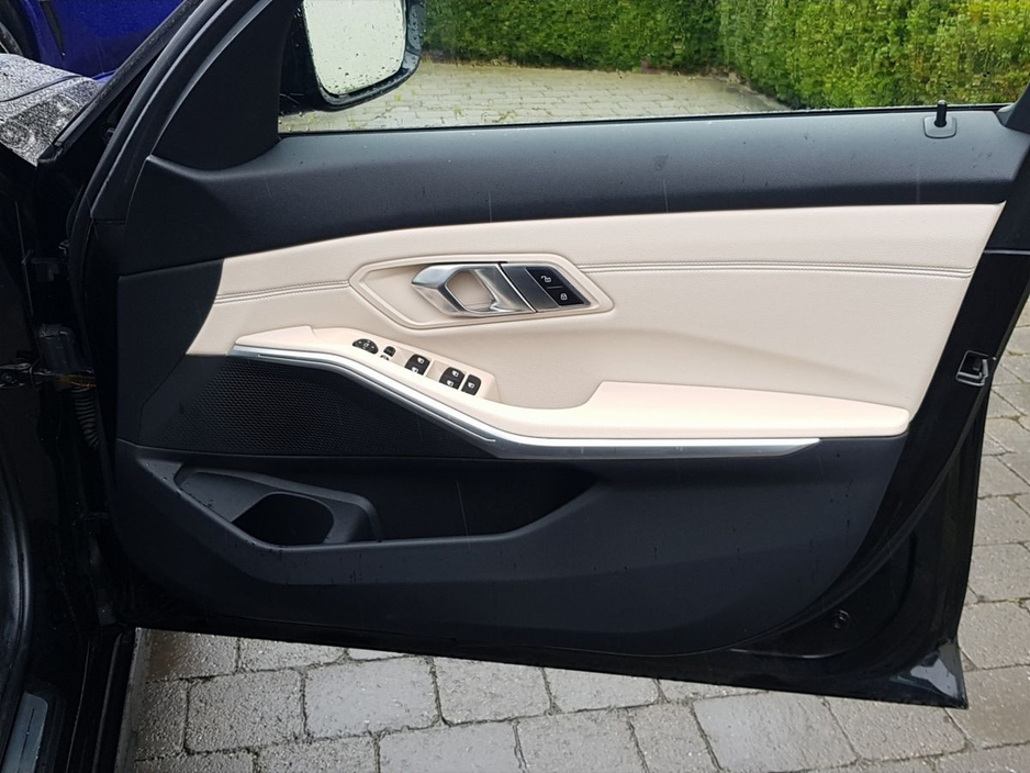 2019 BMW 3 Series - image 21