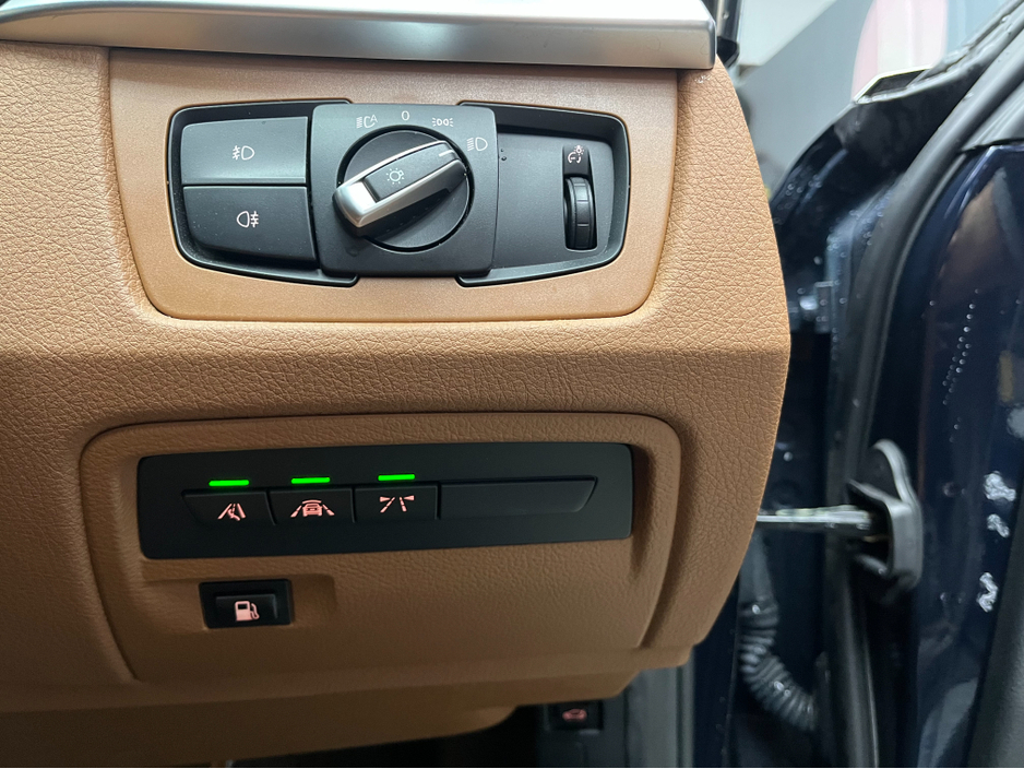 2017 BMW 3 Series €17950 2017 BMW 330E LUXURY EYE PERFORMER 2.0 AUTOMATIC / CRUISE CONTROL / REVERSE CAMERA / ELECTRIC MEMORY & HEATED SEATS AND MORE €17,950