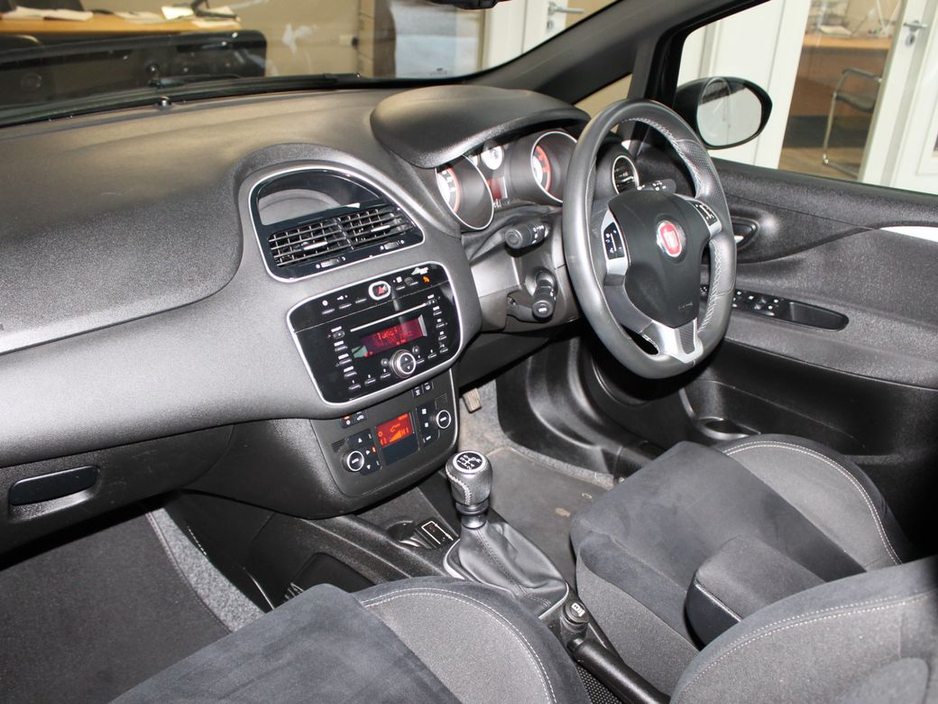 2017 Fiat Punto Lounge 1.2 8V 69HP 4DR €8,750