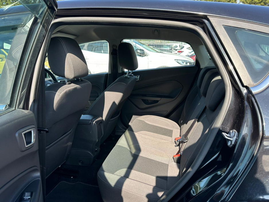 2016 Ford Fiesta - image 15