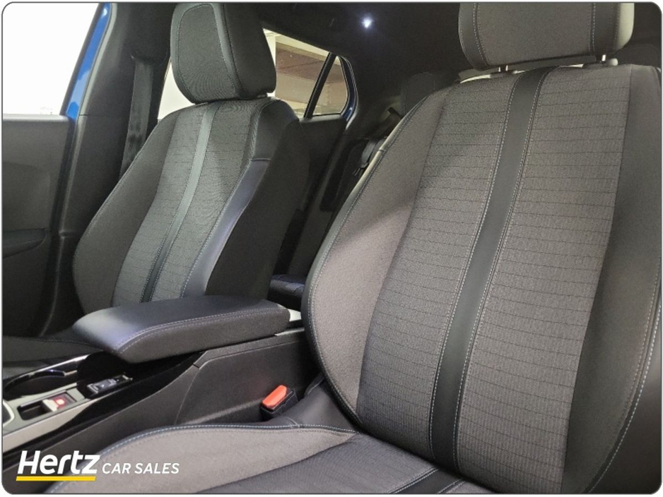 2023 Peugeot 2008 - image 5