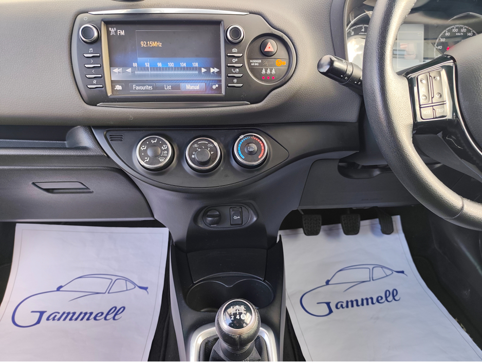 2020 Toyota Yaris - image 11