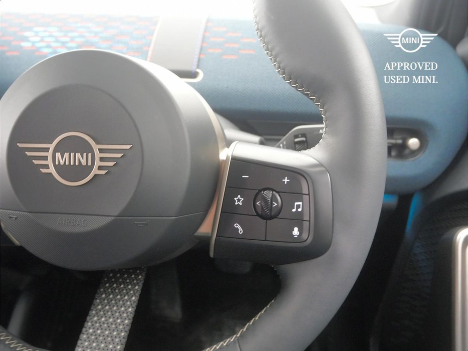 2025 MINI Aceman E €31,900