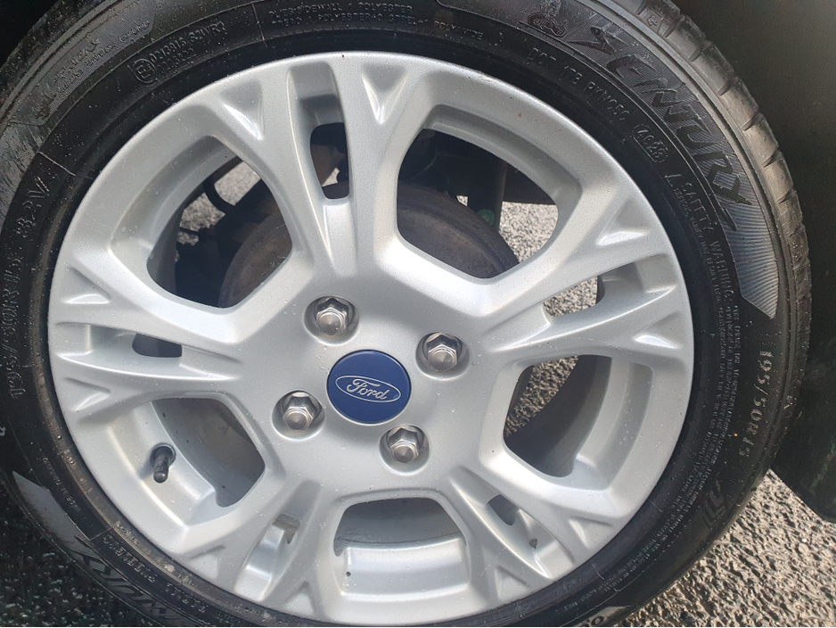 2016 Ford Fiesta ZETEC 1.0 65PS, 61,000KM !!! , Full Service History €9,995