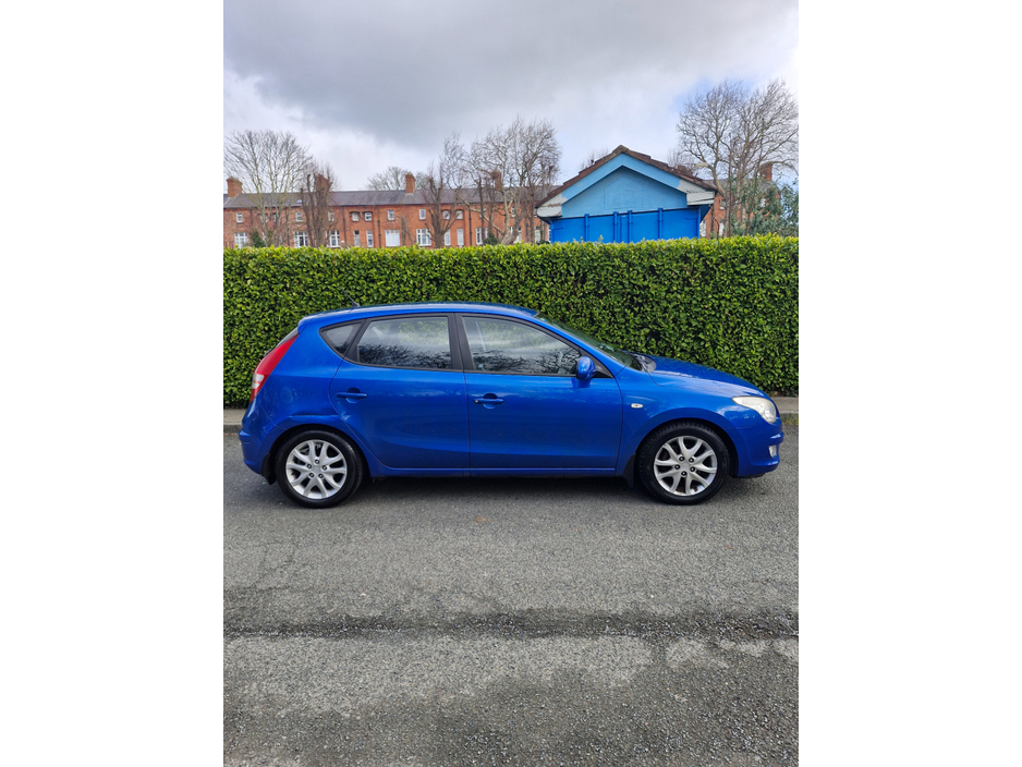 2010 Hyundai i30 - image 6