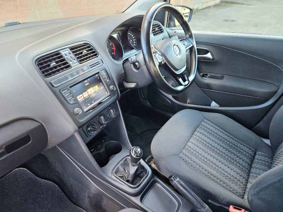 2017 Volkswagen Polo - image 8