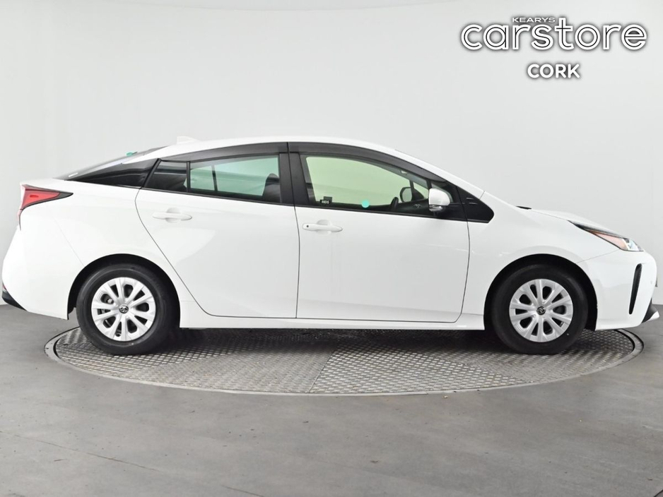 2021 Toyota Prius - image 2