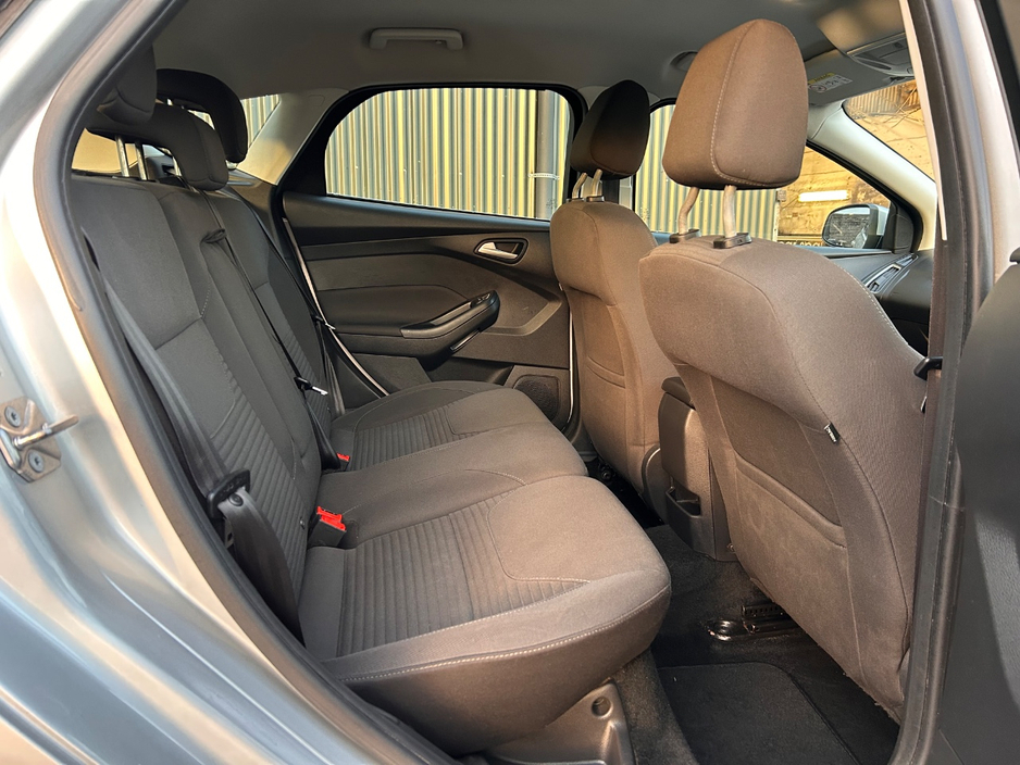 2018 Ford Focus - image 18