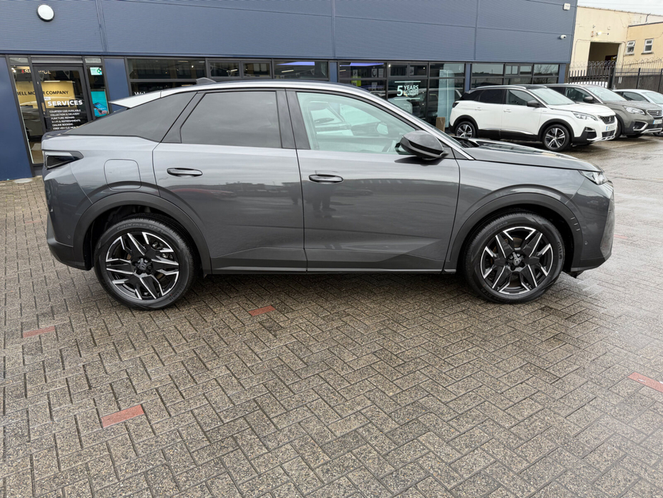 2025 Peugeot 3008 - image 3