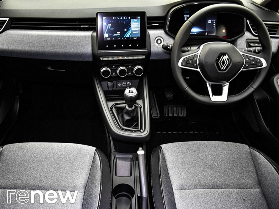 2025 Renault Clio - image 2