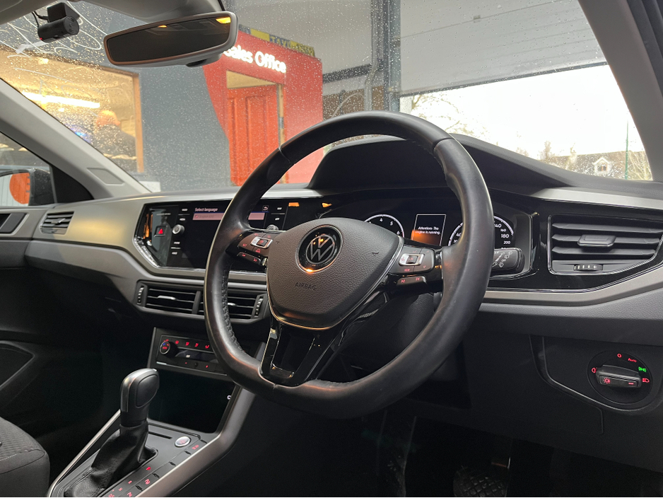 2021 Volkswagen Polo - image 8