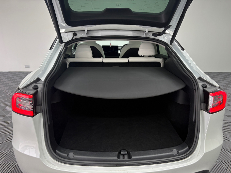 2023 Tesla Model Y - image 7