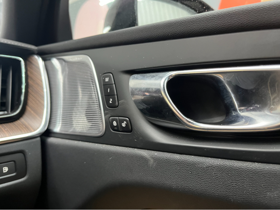 2023 Volvo XC60 - image 14