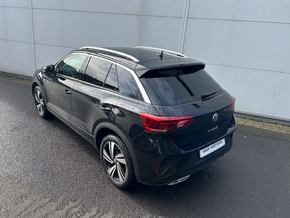 2025 Volkswagen T-Roc - image 10