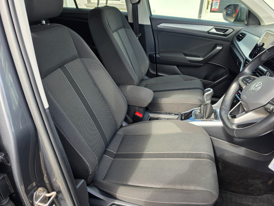 2022 Volkswagen T-Roc - image 12