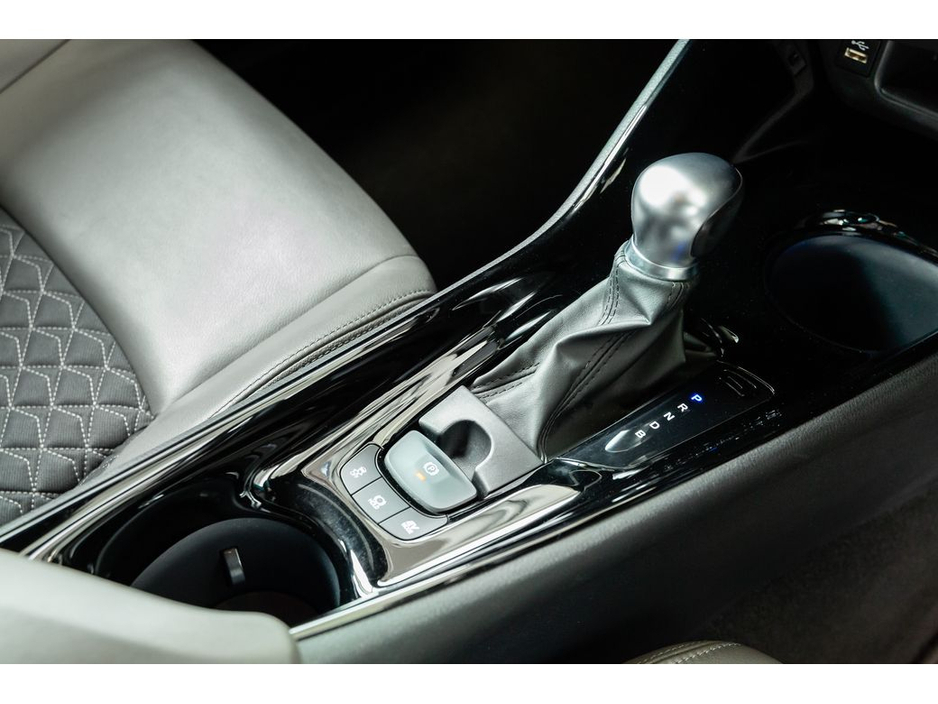 2023 Toyota C-HR SOL HYBRID €26,899