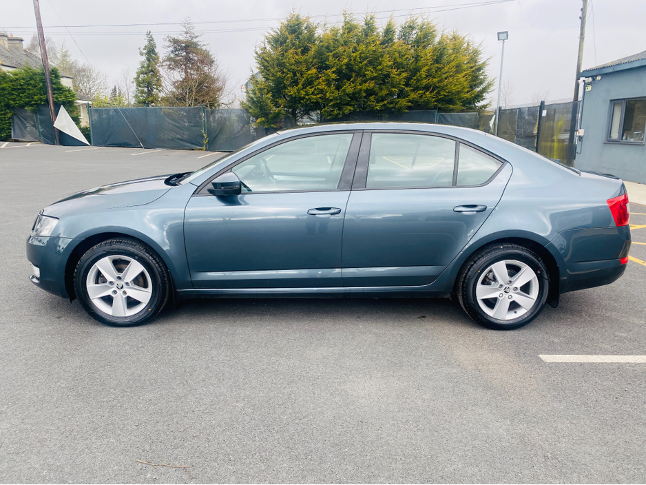 2015 Skoda Octavia - image 10