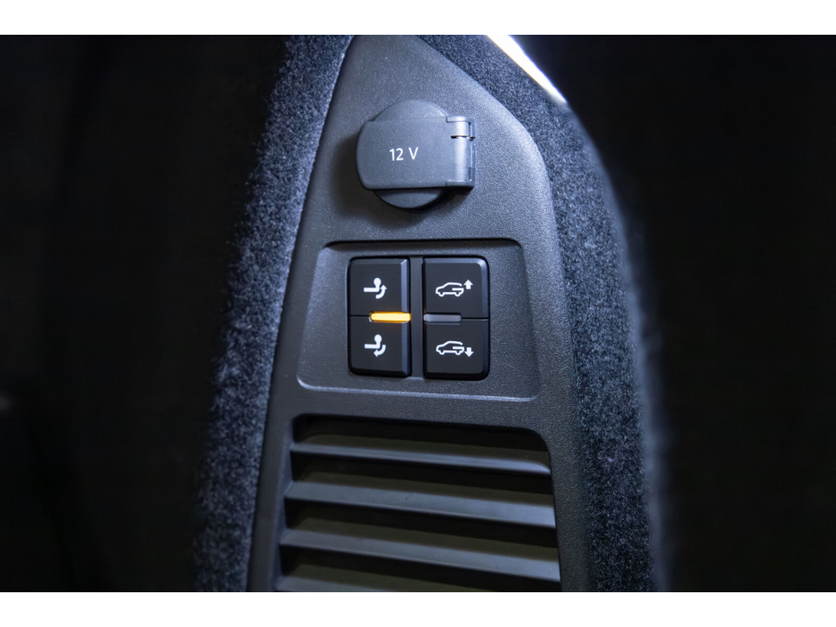 2025 Volkswagen Touareg - image 17