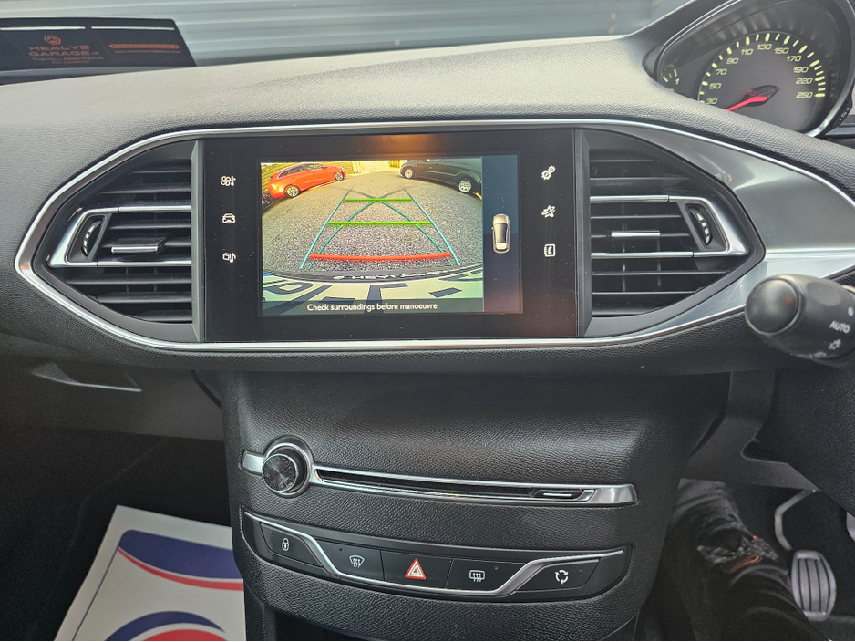 2016 Peugeot 308 - image 12